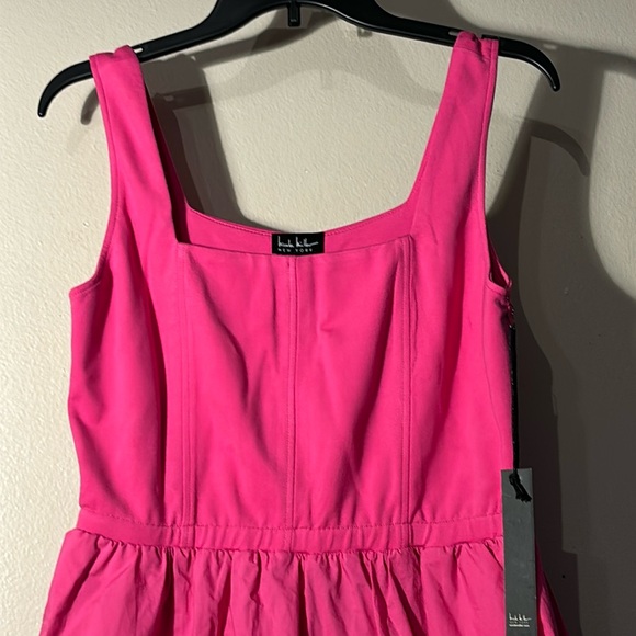 Nicole Miller, New York size medium. NWT. Hot pink dress. Side pockets and belt - Picture 3 of 10